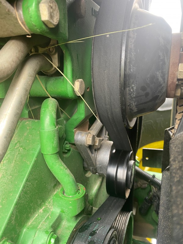 Chauffe moteur sur tracteur John Deere à Montussan